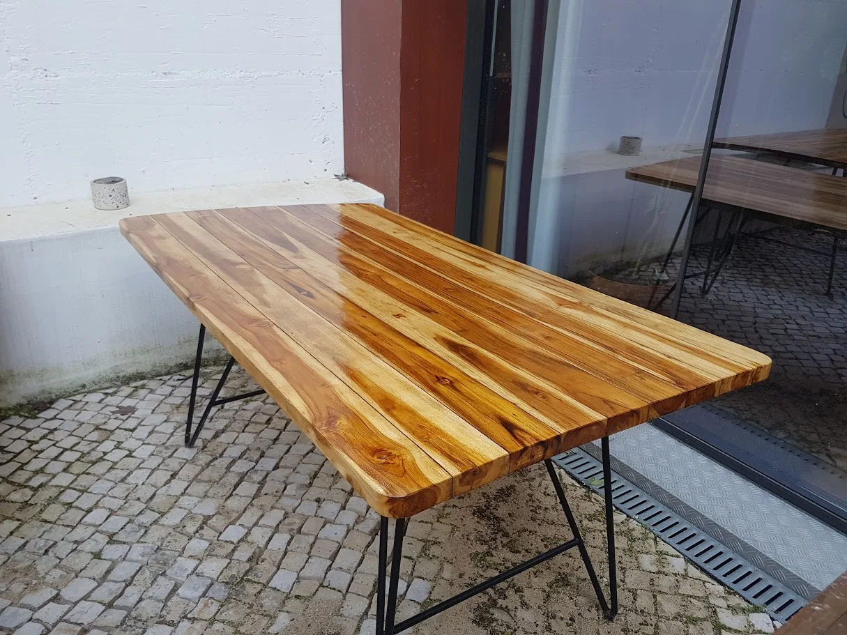Mesa em madeira maciça executada à medida — marcenaria PA REMODELAÇÕES